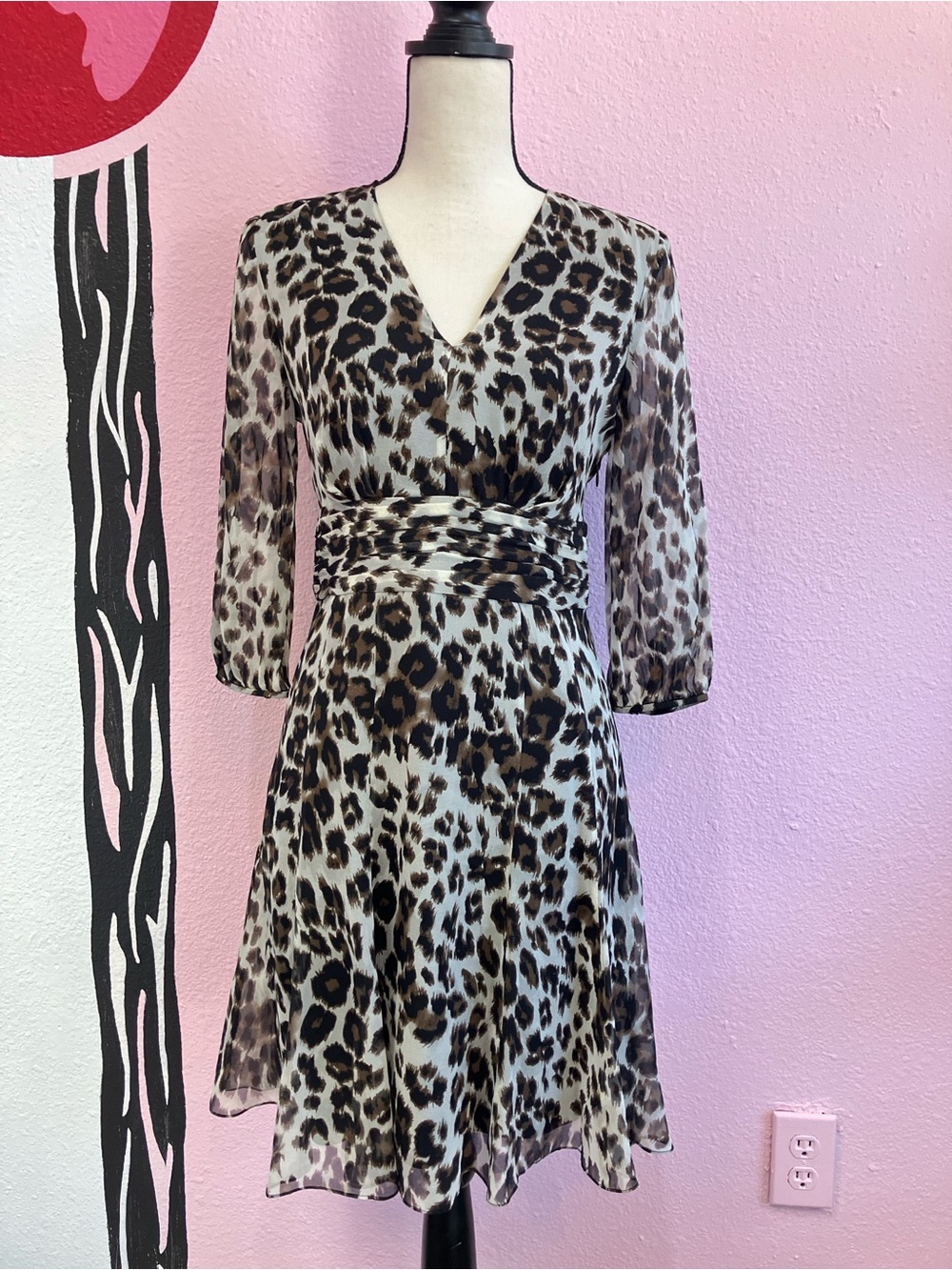 DVF Brown and Black Leopard Print Ruched Waist V-Neck Dress size 4